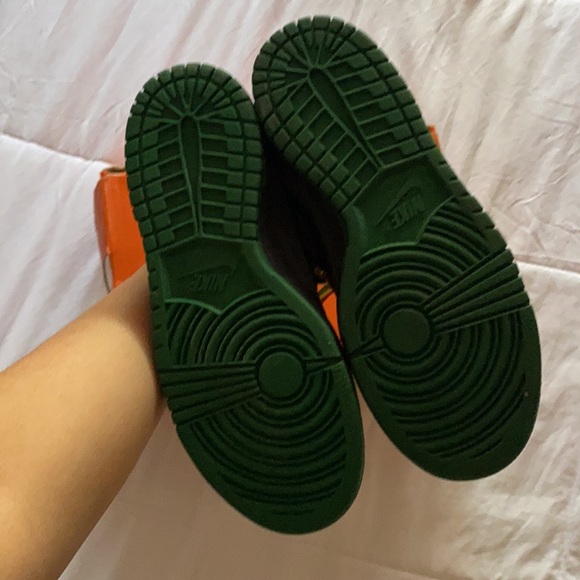 Nike Dunks ‘Rasta’ - Picture 4 of 5